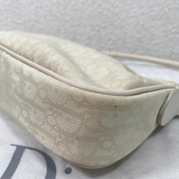 Authentic Christian Dior Oblique Cream White Pochette - Picture 7 of 14